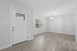 7826 Twin Hills Dr, Houston, TX 77071 - Photo 9