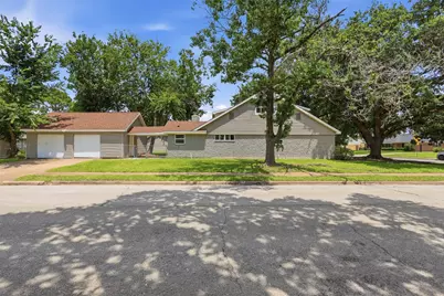 7826 Twin Hills Drive, Houston, TX 77071 - Photo 27