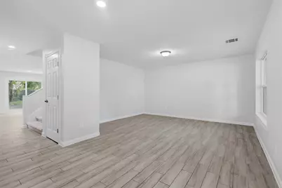 7826 Twin Hills Drive, Houston, TX 77071 - Photo 11