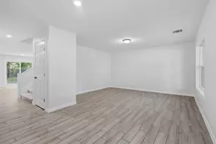 7826 Twin Hills Dr, Houston, TX 77071 - Photo 11