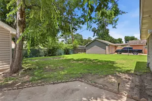 7826 Twin Hills Dr, Houston, TX 77071 - Photo 33