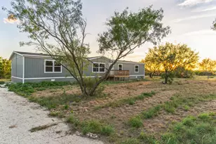 135 Frio Ests Dr, Moore, TX 78057 - Photo 33