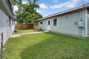 2919 Cochran St, Houston, TX 77009 - Photo 23