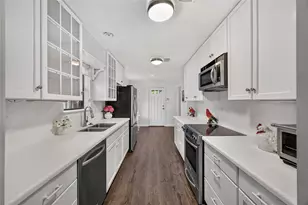 9400 Doliver Dr, Houston, TX 77063 - Photo 17