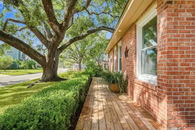 2206 Macarthur Street, Houston, TX 77030 - Photo 3