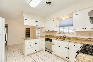 7721 Beluche Dr, Galveston, TX 77551 - Photo 13
