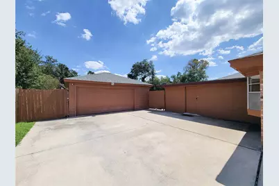 2115 Forest Oaks Drive, Houston, TX 77017 - Photo 3