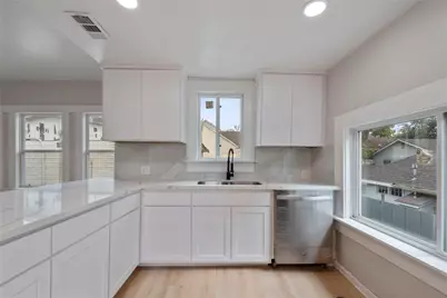 615 Pacific St, Houston, TX 77006 - Photo 9