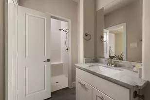 5733 Darling St, Houston, TX 77007 - Photo 9