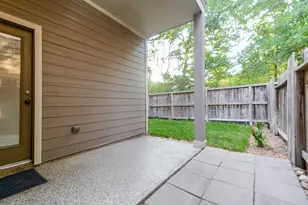 22 Cheswood Manor, The Woodlands, TX 77382 - Photo 19