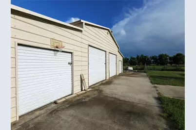 555 Legion Road, Angleton, TX 77515 - Photo 5