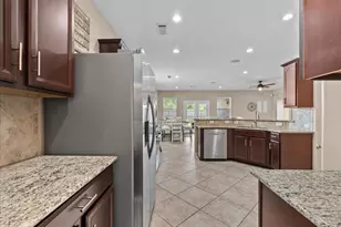 2875 Torano Cir, League City, TX 77573 - Photo 9
