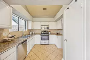 3115 Southdown Dr, Pearland, TX 77584 - Photo 11