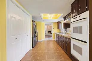 9530 Ravensworth Dr, Houston, TX 77031 - Photo 13