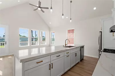 1107 62nd St, Galveston, TX 77551 - Photo 9
