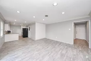 5815 Effingham Dr, Houston, TX 77035 - Photo 9