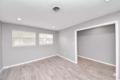 5815 Effingham Drive, Houston, TX 77035 - Photo 5