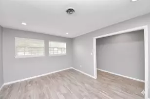 5815 Effingham Dr, Houston, TX 77035 - Photo 5