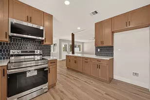 349 Dawn Hill Dr, Friendswood, TX 77546 - Photo 5