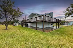 1045 12th St, Dickinson, TX 77539 - Photo 5