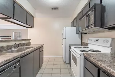 2401 Sycamore Ave #E3, Huntsville, TX 77340 - Photo 11