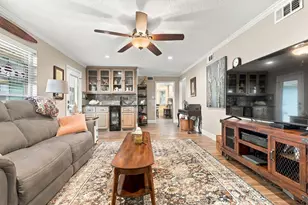 602 Renaldo St, Dickinson, TX 77539 - Photo 9