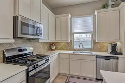 207 Biltmore Loop, Montgomery, TX 77316 - Photo 9