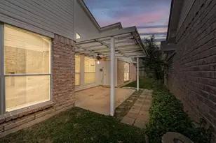 2011 Creek Valley Ln, Sugar Land, TX 77478 - Photo 17