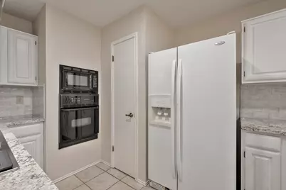 2011 Creek Valley Lane, Sugar Land, TX 77478 - Photo 9