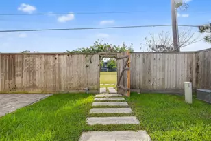 10514 Hess Ln, Houston, TX 77096 - Photo 37