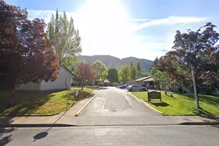 1465 NE 10th St, Other, OR 97526 - Photo 5