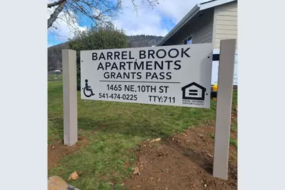 1465 NE 10th St, Other, OR 97526 - Photo 7