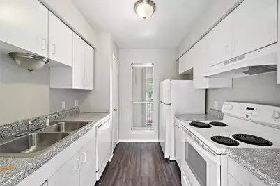 2202 16th Ave N Avenue N #10, Texas City, TX 77590 - Photo 3