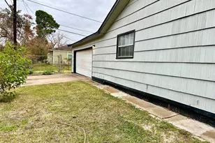 9401 Sierra Dr, Houston, TX 77051 - Photo 3