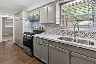 2027 Ottawa Ln, Houston, TX 77043 - Photo 1