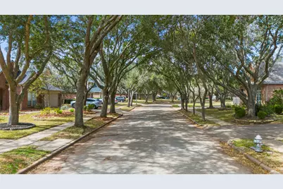 2718 Five Oaks Drive, Missouri City, TX 77459 - Photo 43