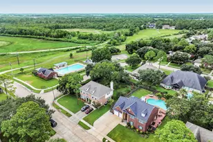 1501 W Castlewood Ave, Friendswood, TX 77546 - Photo 5