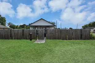 623 Medina St, Houston, TX 77012 - Photo 3