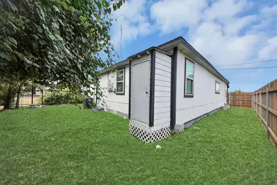 623 Medina Street, Houston, TX 77012 - Photo 31