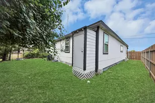 623 Medina St, Houston, TX 77012 - Photo 31