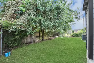 623 Medina St, Houston, TX 77012 - Photo 33