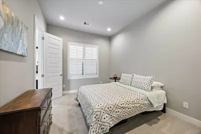 2410 Couch Street, Houston, TX 77008 - Photo 13