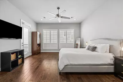 2410 Couch Street, Houston, TX 77008 - Photo 9