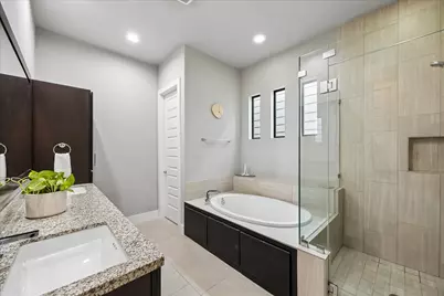2410 Couch Street, Houston, TX 77008 - Photo 11