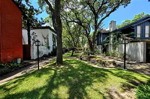 12 Kings Row, Houston, TX 77069 - Photo 5