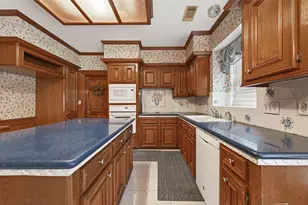 1010 Mill Valley Dr, Sugar Land, TX 77498 - Photo 19