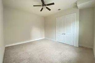 9510 S Cedarpost Square St, Houston, TX 77055 - Photo 15