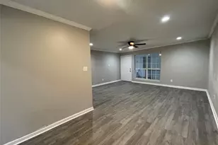 9711 Linkmeadow Ln, Houston, TX 77025 - Photo 7