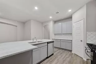 3414 Rolling River Dr, Baytown, TX 77521 - Photo 13