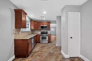 7760 High Village Dr, Houston, TX 77095 - Photo 5